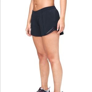 Lululemon HOTTY HOT SHORT II *LONG 4"
True Navy
Size: 12
